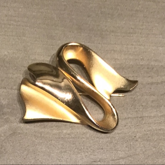 Jewelry - PIN BROOCH